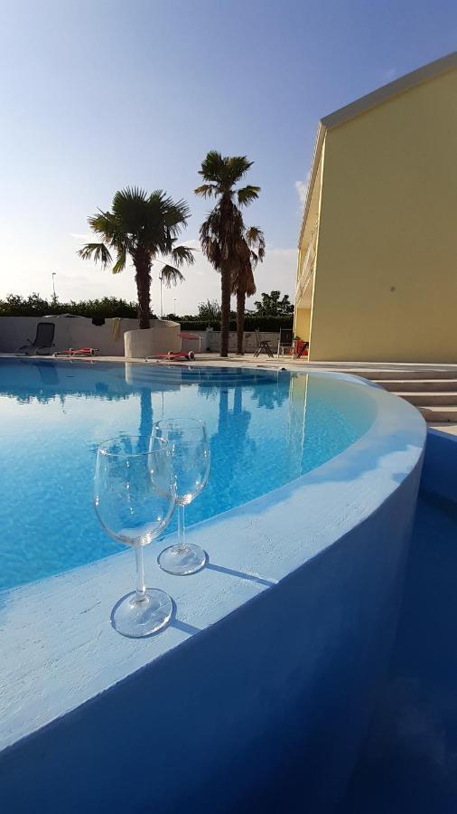 Villa Elke Maria With Overflow Pool And Hydromassage Novigrad  Екстер'єр фото
