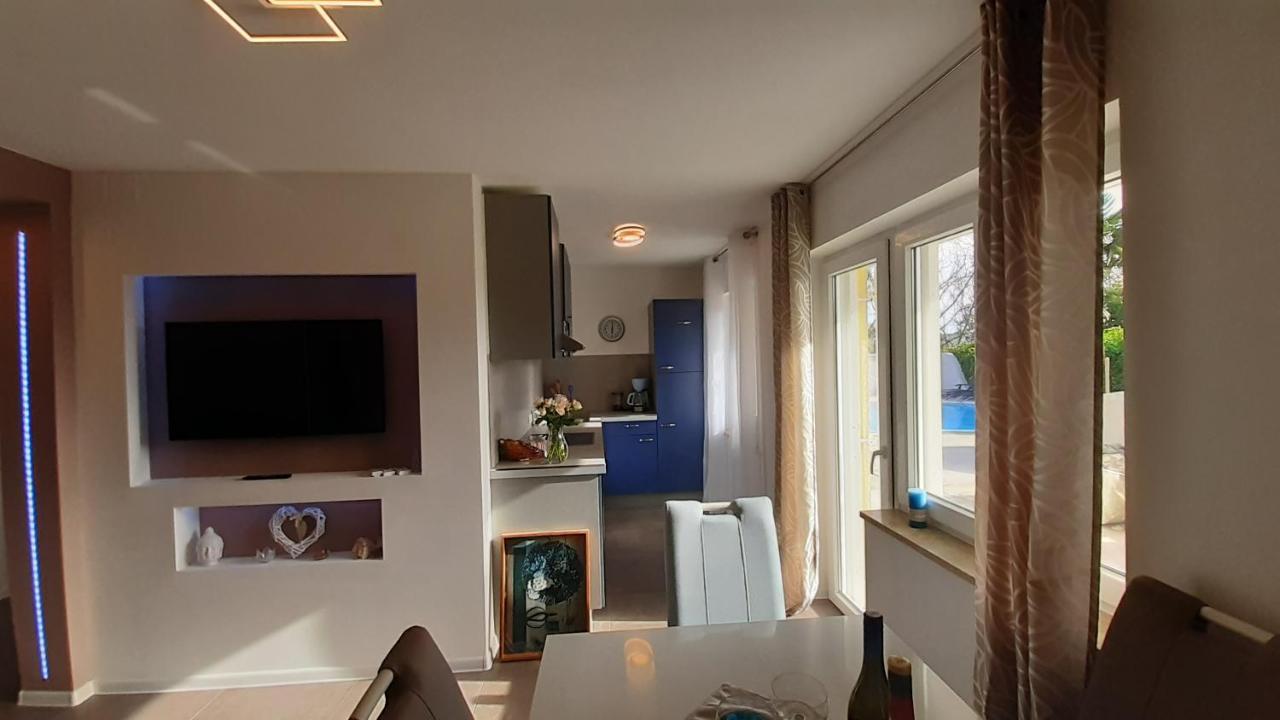 Villa Elke Maria With Overflow Pool And Hydromassage Novigrad  Екстер'єр фото