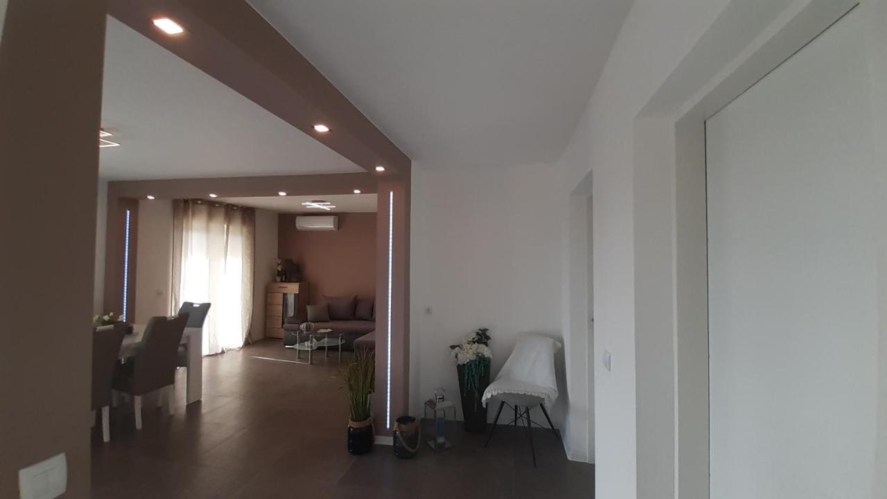 Villa Elke Maria With Overflow Pool And Hydromassage Novigrad  Екстер'єр фото